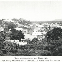 Vue panoramique de Cayenne. On voit, au fond et à gauche, la place des palmistes.