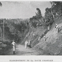 Elargissement de la route coloniale