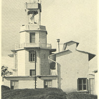 La tour d'observations météorologiques.