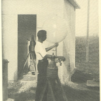 Préparation d'un sondage aérologique à Fort-de-France.