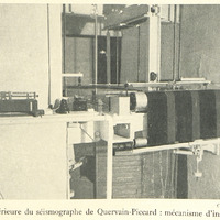 Partie inférieure du séismographe de Quervain-Piccard : mécanisme d'inscription.