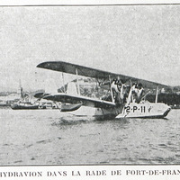 Hydravion dans la rade de Fort-de-France