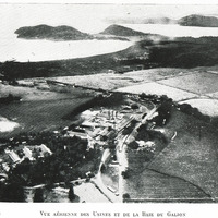 Vue aérienne des usines et de la baie du Galion