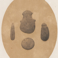 Hache à pointes latérales trouvée à Saint-François (M. Breton), médaillon en pierre percé d'un …