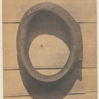 Collier de chef sculpté, en pierre, venant de l'ile de Porto-Rico.