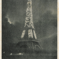 La Torre Eiffel proyecta sus luces sobre el Sena