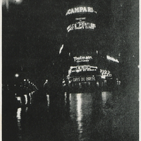 El angulo Richelieu-Drouot en noche de lluvia