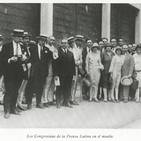 Los Congresistas de la Prensa Latina en el muelle