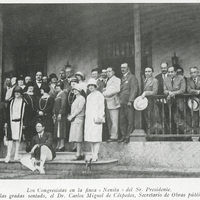 Los Congresistas en la finca « Nenita » del Sr. Presidente. En las gradas sentado, el Dr. Carlos…