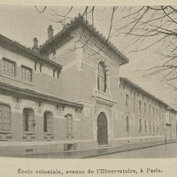 École coloniale, avenue de l'Observatoire, à Paris.