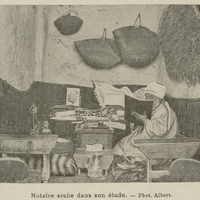 Notaire arabe dans son étude.