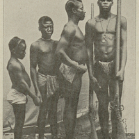 Hommes et garçons assiniens.