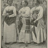 Femmes élégantes malgaches de Mayotte.