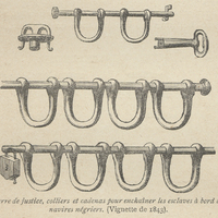 Barre de justice, colliers et cadenas pour enchaîner les esclaves à bord des navires négriers