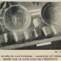 Au Musée de Saint-Pierre : assiettes et verres irisés par la lave lors de l'éruption