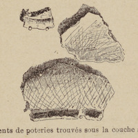 Fragments de poteries trouvés sous la couche aurifère