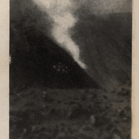 Photographie d'une petite éruption ( 1930 )