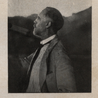 Frank A. Perret, volcanologue. Photo faite au poste d'observation à Saint-Pierre