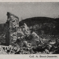 Saint-Pierre . Ruines de la Cathédrale du Mouillage et le Cône du Mont Pelé