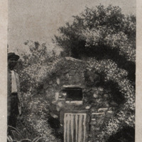 Ruines du cachot où était enfermé le prisonnier Cyparis. Vue prise en 1928