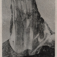 Saint-Pierre . Le Cône de la Montagne Pelée en mars 1903