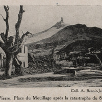 Saint-Pierre . Place du Mouillage après la catastrophe du 8 mai 1902