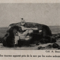 Saint-Pierre . Bloc énorme apporté près de la mer par les nuées ardentes de novembre 1902
