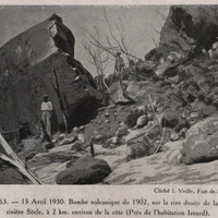 13 avril 1930. Bombe volcanique de 1902, sur la rive droite de la rivière Sècle, à 2 km. Environ de…
