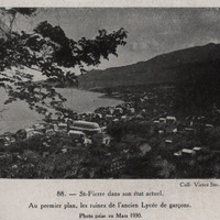 Saint-Pierre dans son état actuel. Au premier plan, les ruines de l'ancien Lycée de garçons. Photo…