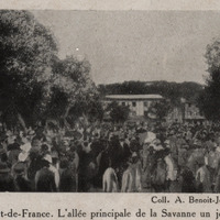 Fort-de-France . L'allée principale de la Savane un jour de fête