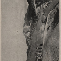 Cratère du volcan vu de la rive droite de la « Rivière-Sans-Nom ». 14 mars 1930