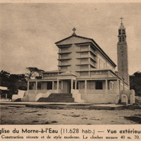Eglise du Morne-à-L'eau ( 11.628 hab ). - Vue extérieure. Construction récente et de style moderne…