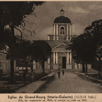 Eglise de Grand-Bourg ( Marie-Galante ) ( 10.518 hab ). Elle fut commencée en 1844, et ouverte au…
