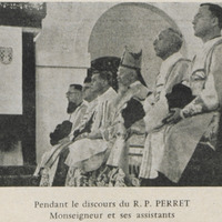 Pendant le discours du R. P. Perret, Monseigneur et ses assistants