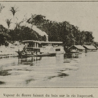 Vapeur du fleuve faisant du bois sur le rio Itapecuru