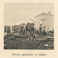 Officier géodésien en station