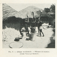 Afrique occidentale - Pileuses de manioc