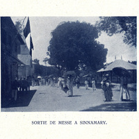 Sortie de messe à Sinnamary