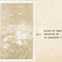 Blocs de quartz extraits de la tranchée 1